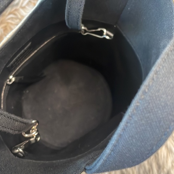 Authentic Balenciaga wave bucket tote - Picture 4 of 6